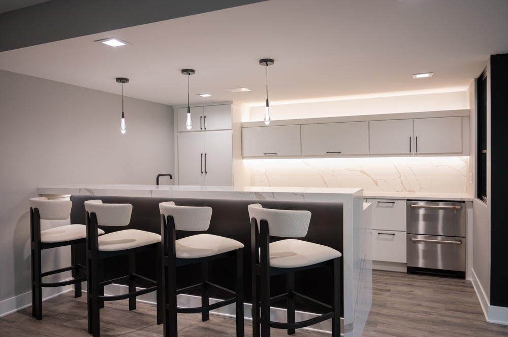 Finished Basement with Bar, Wine Room, Bathroom, Gym and Golf Simulator in Rochester, MI