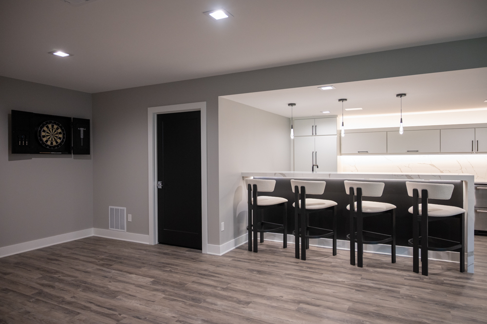 Finished Basement with Bar, Wine Room, Bathroom, Gym and Golf Simulator in Rochester, MI