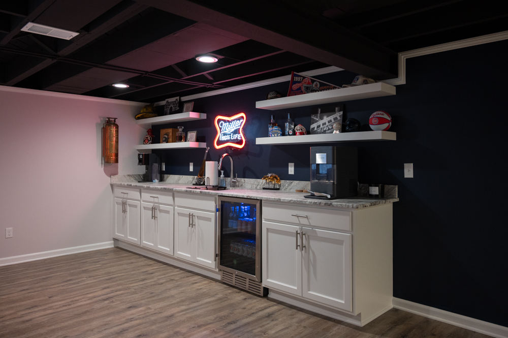 Finished Basement with Full Bathroom and Wet Bar in Redford, MI