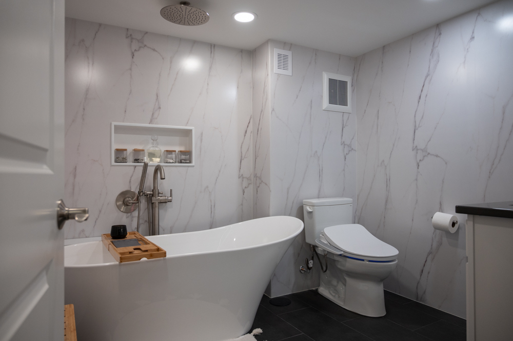 Finished Basement with Full Bathroom and Wet Bar in Redford, MI