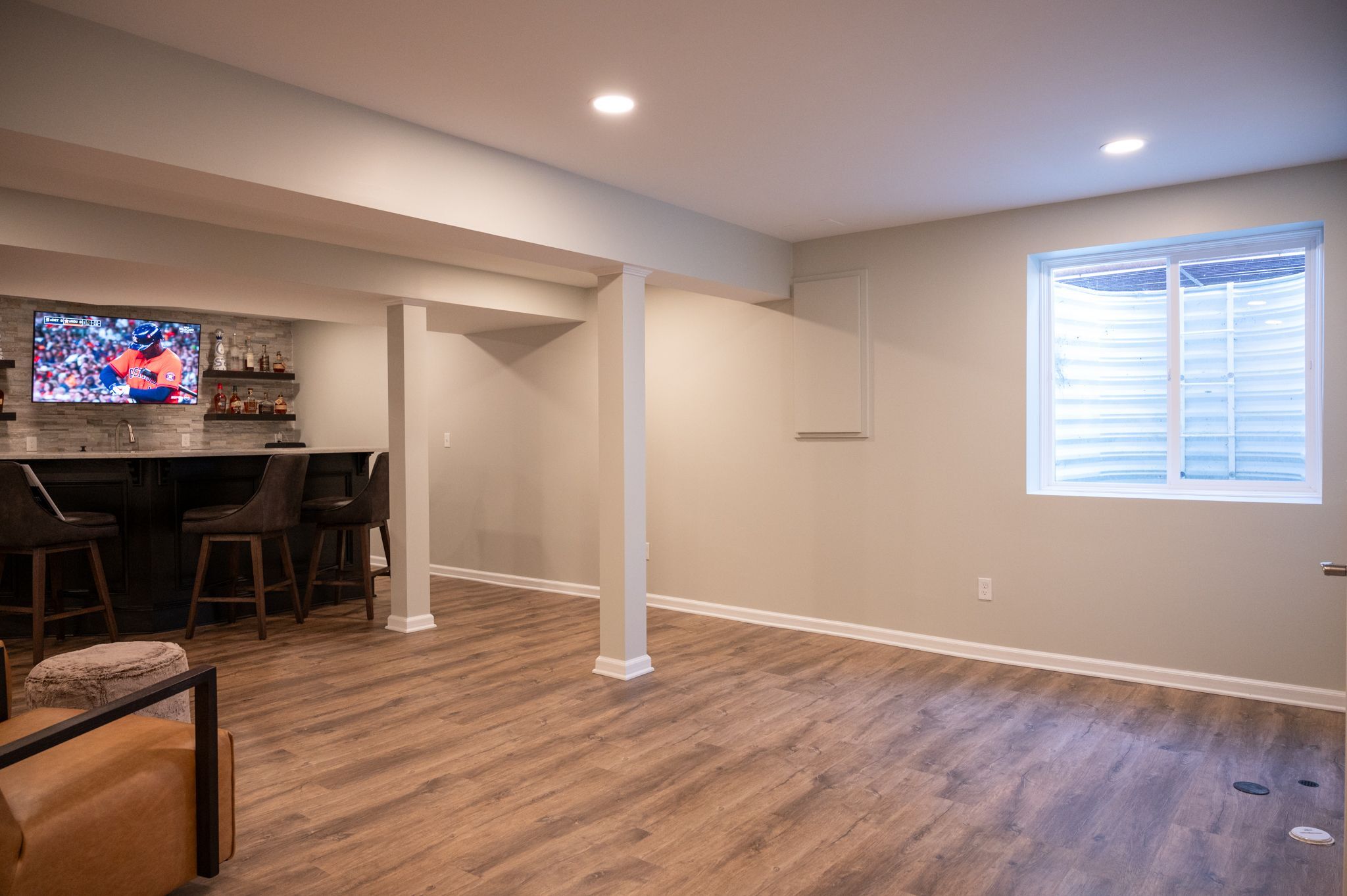 Finished Basement with Seated Bar and Bathroom in Macomb, MI