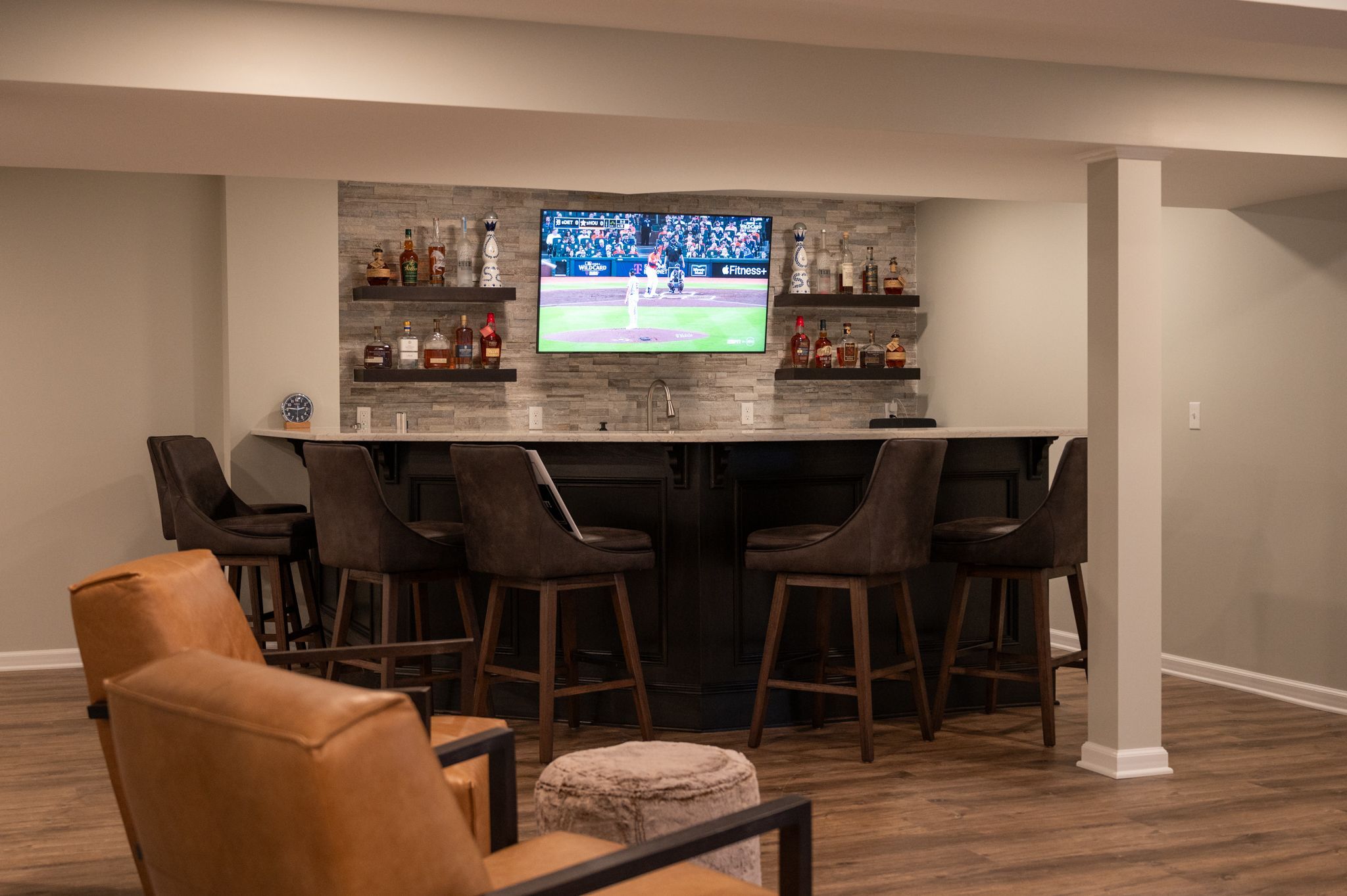Finished Basement with Seated Bar and Bathroom in Macomb, MI