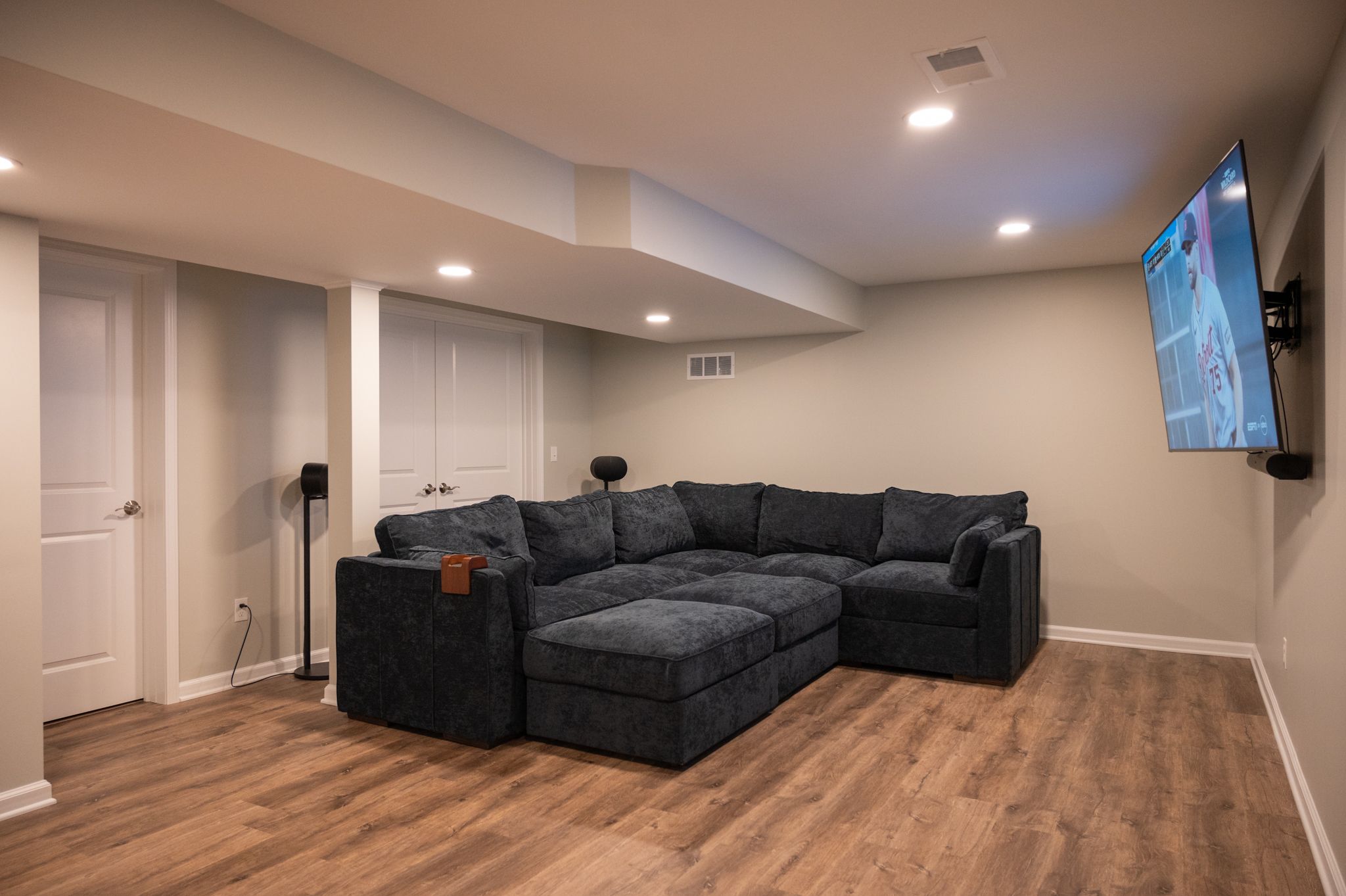 Finished Basement with Seated Bar and Bathroom in Macomb, MI