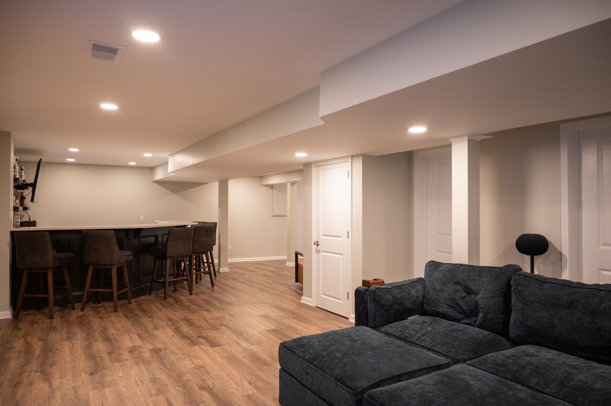 Finished Basement with Seated Bar and Bathroom in Macomb, MI