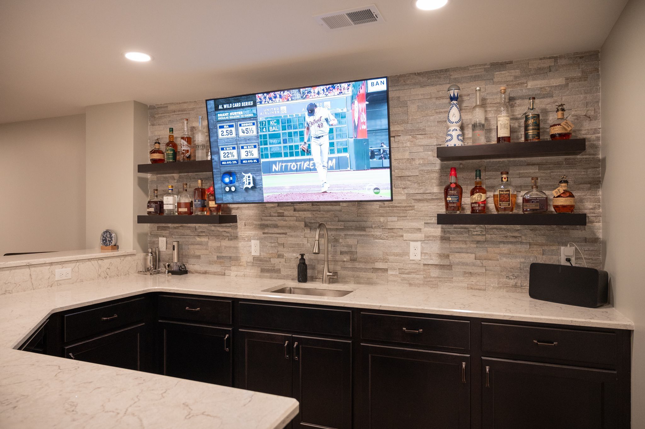 Finished Basement with Seated Bar and Bathroom in Macomb, MI