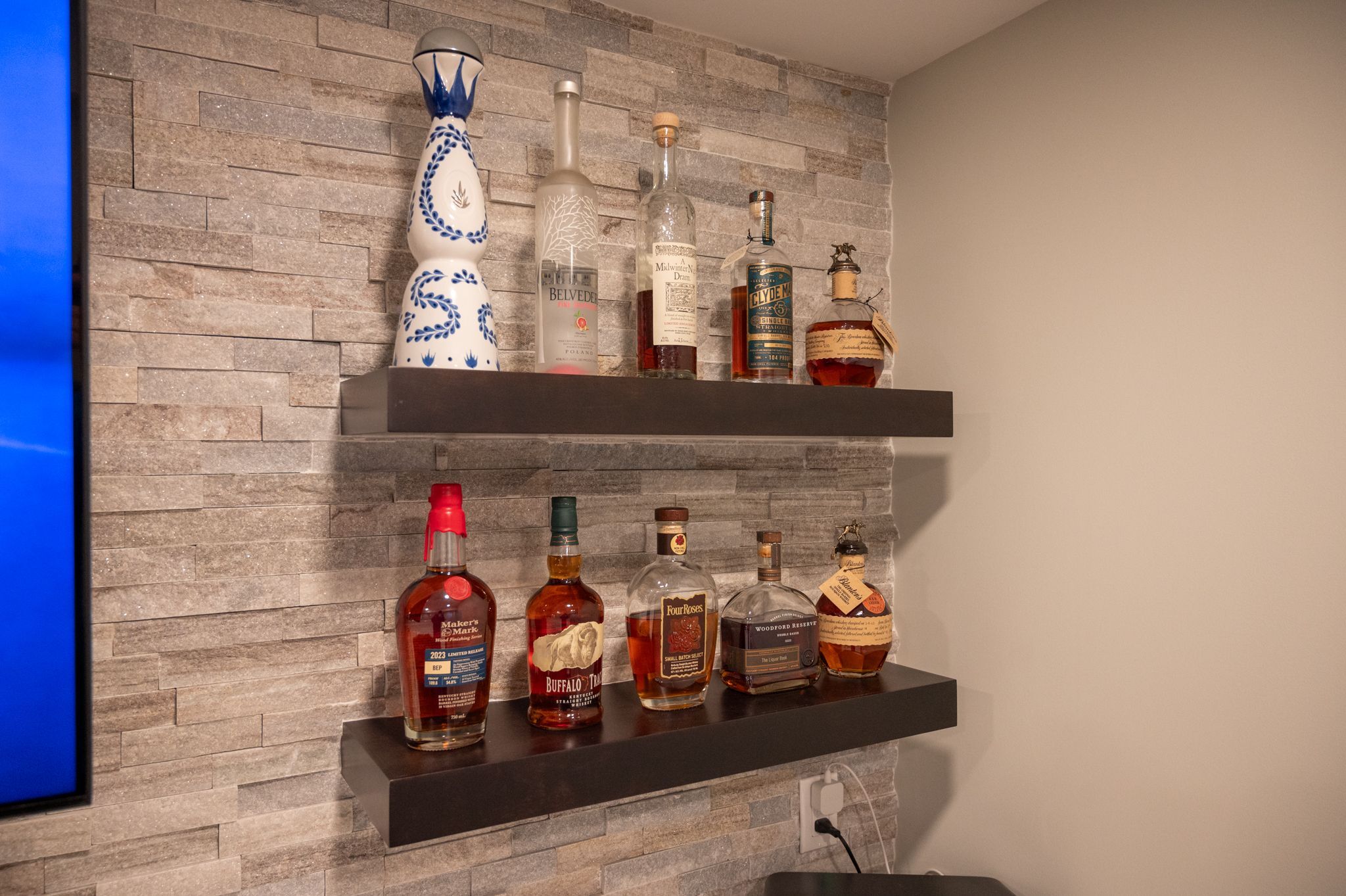 Finished Basement with Seated Bar and Bathroom in Macomb, MI