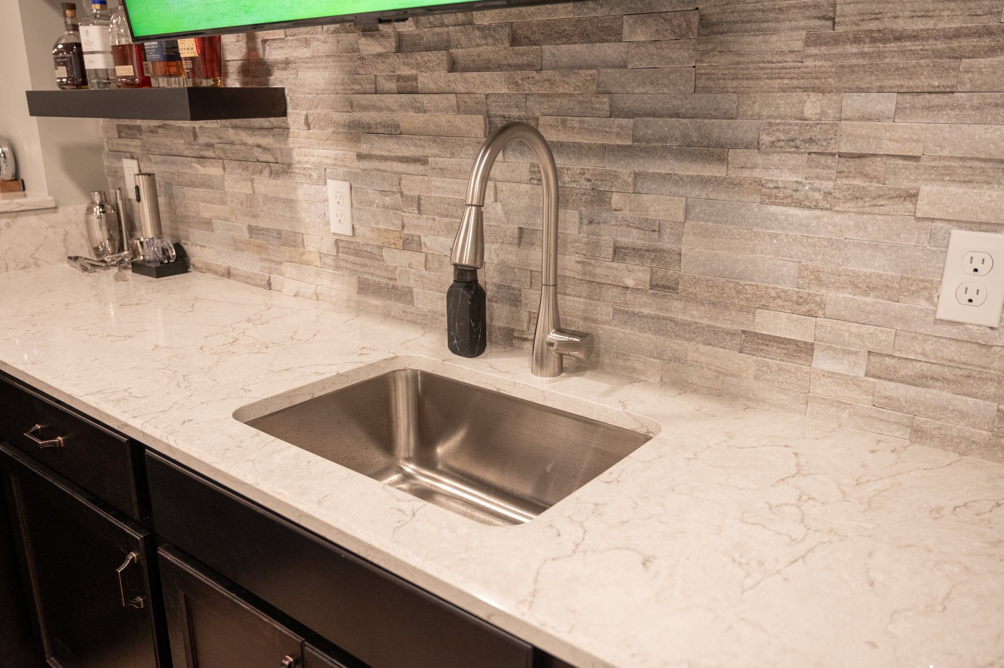 Finished Basement with Seated Bar and Bathroom in Macomb, MI