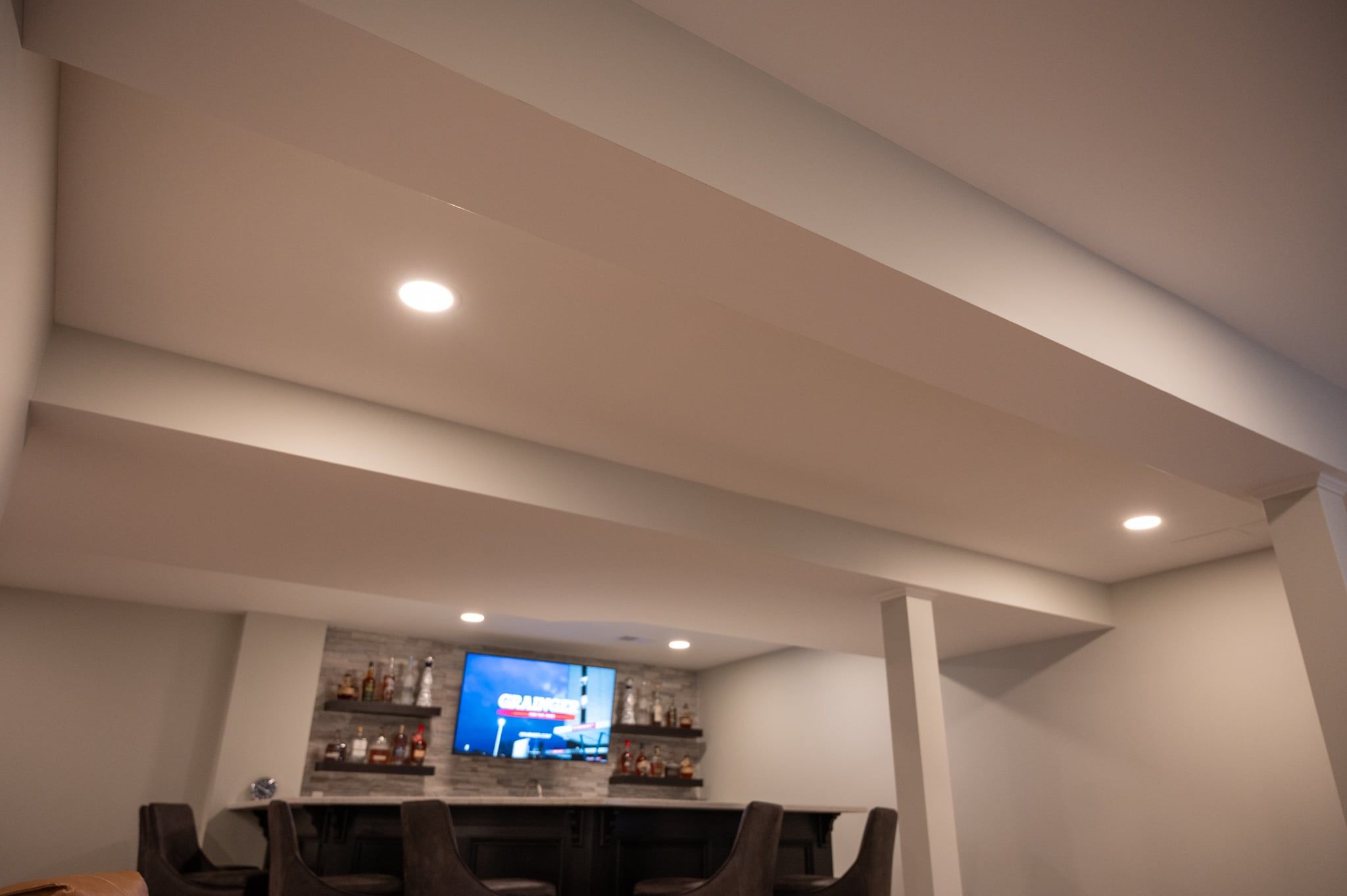 Finished Basement with Seated Bar and Bathroom in Macomb, MI
