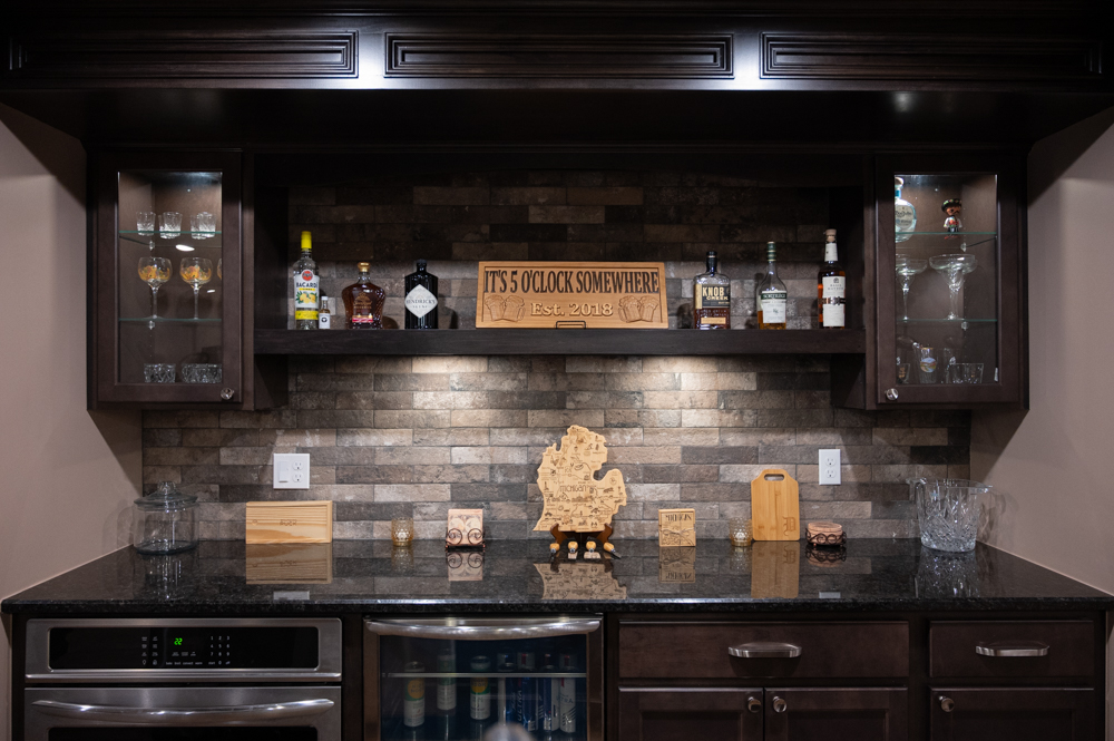 Finished Basement with Seated Bar and Bathroom in Rochester, MI