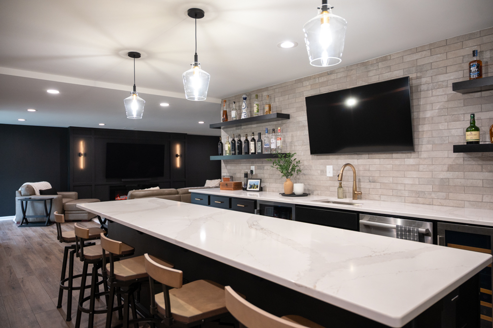 Finished Basement with Seated Bar and Half Bath in South Lyon, MI