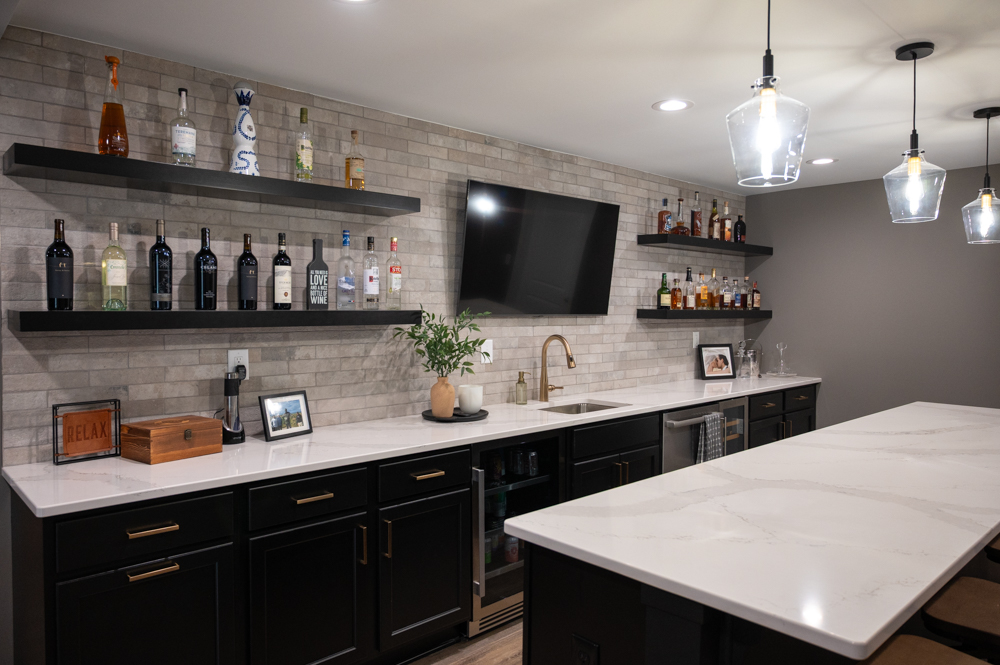 Finished Basement with Seated Bar and Half Bath in South Lyon, MI