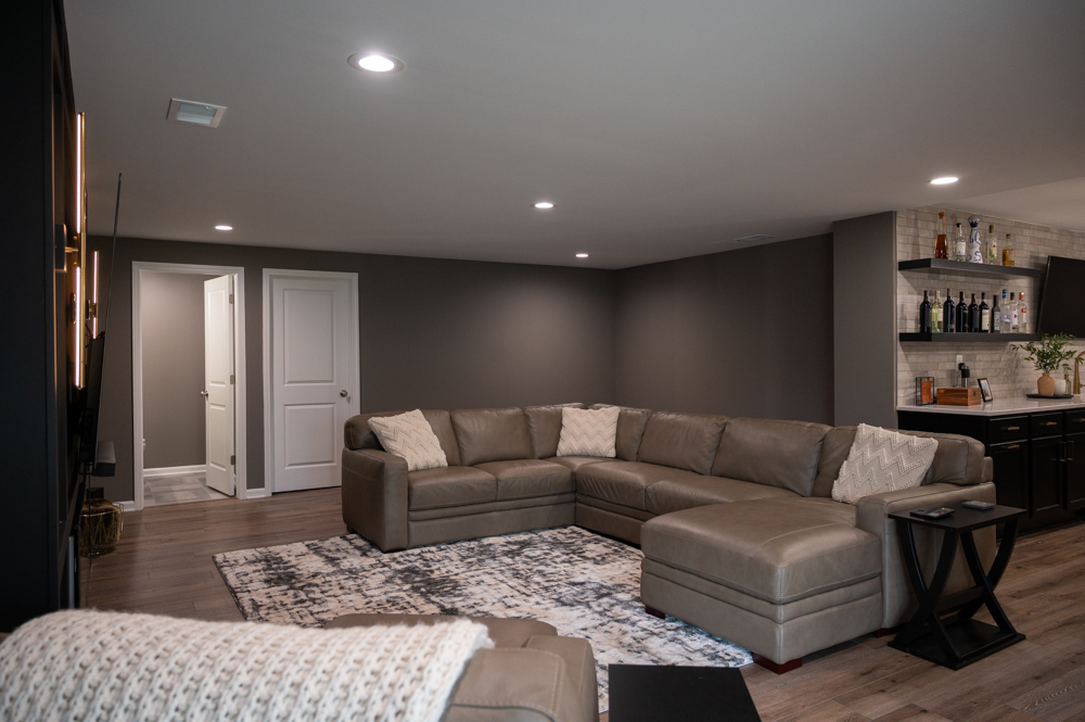 Finished Basement with Seated Bar and Half Bath in South Lyon, MI