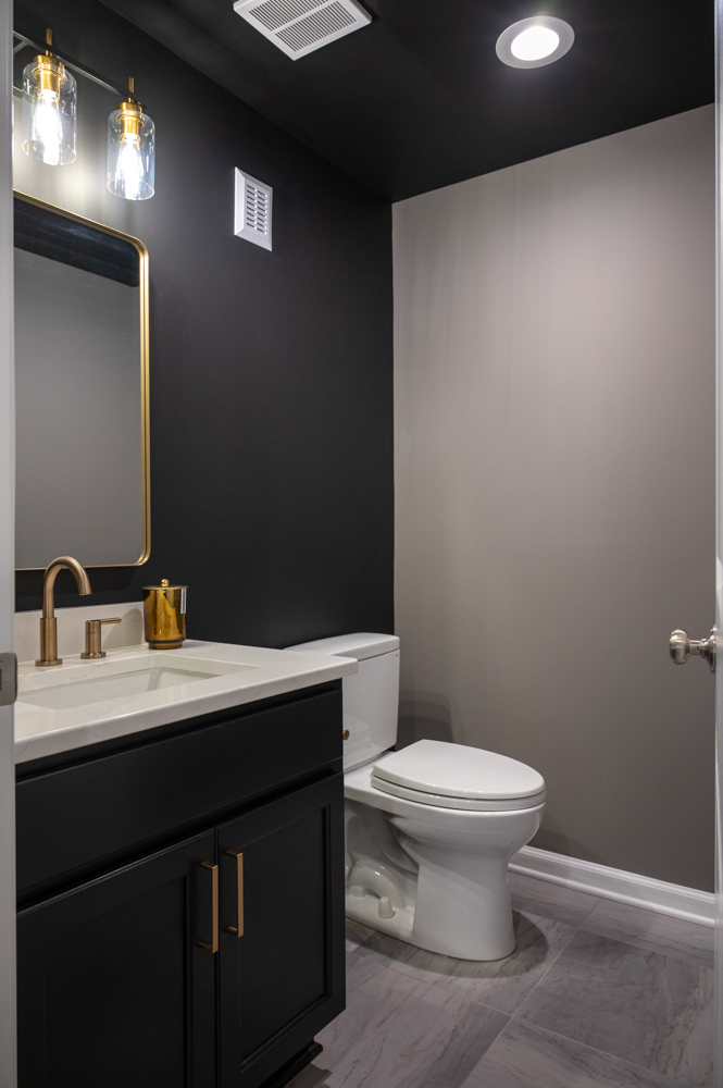 Finished Basement with Seated Bar and Half Bath in South Lyon, MI
