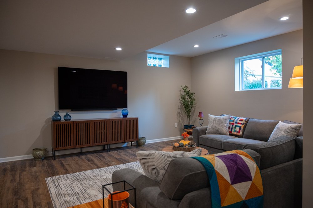 Finished Basement with Seated Bar, Home Gym and Bathroom in Rochester, MI