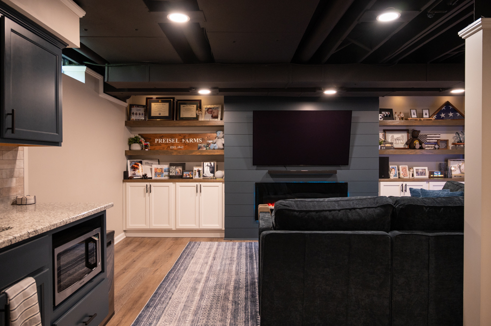 Finished Basement with Wet Bar and Half Bath in Troy, MI