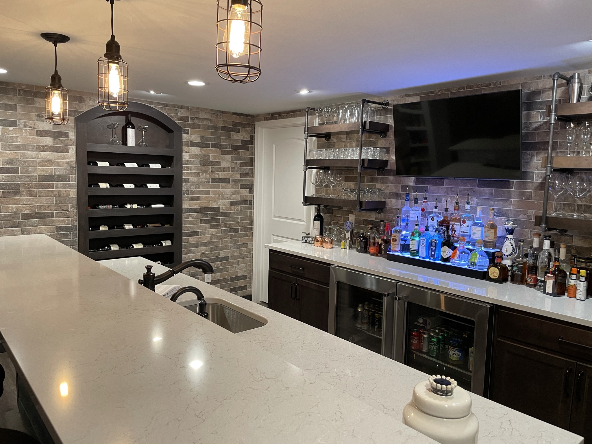 Northville, Michigan finished basement custom bar design