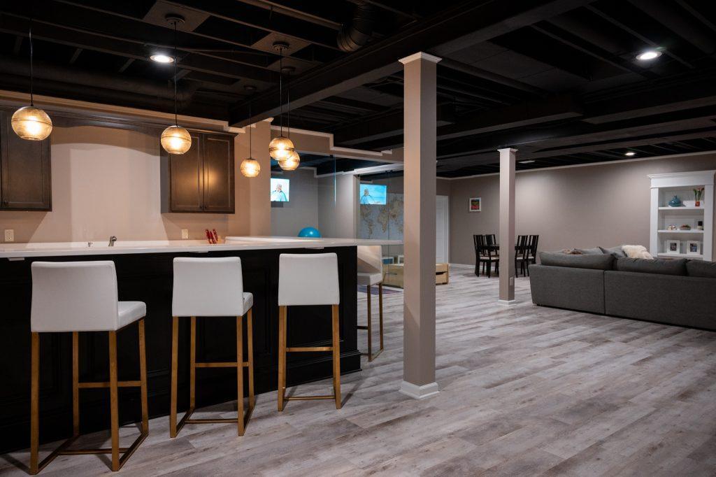 Finished basement home bar with dryfall ceiling in Troy, Michigan
