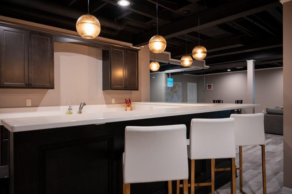 Finished basement home bar in Troy, Michigan